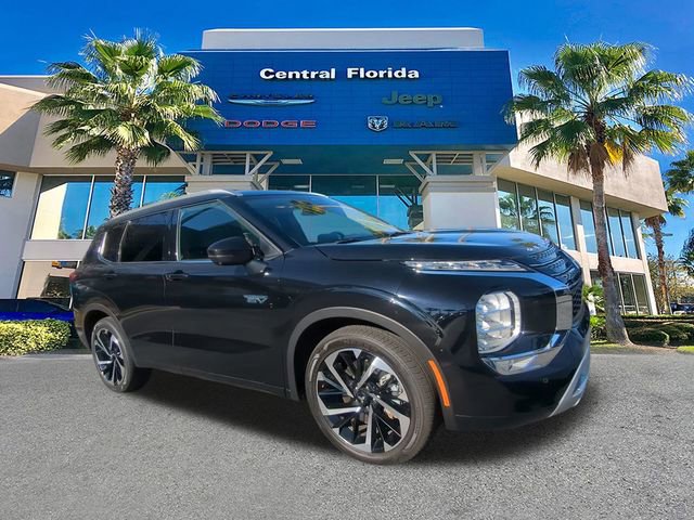 Used 2023 Mitsubishi Outlander SEL image 2