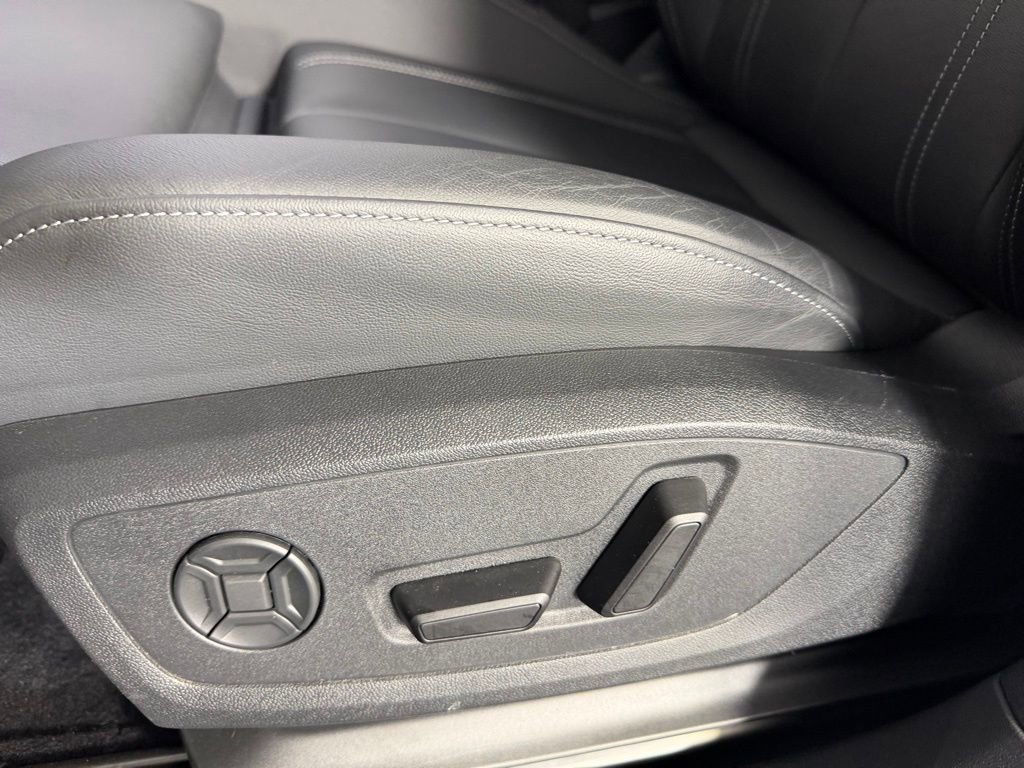 Used 2024 Audi Q4 e-tron Premium Plus w/ Premium Plus AWD/4WD image 24