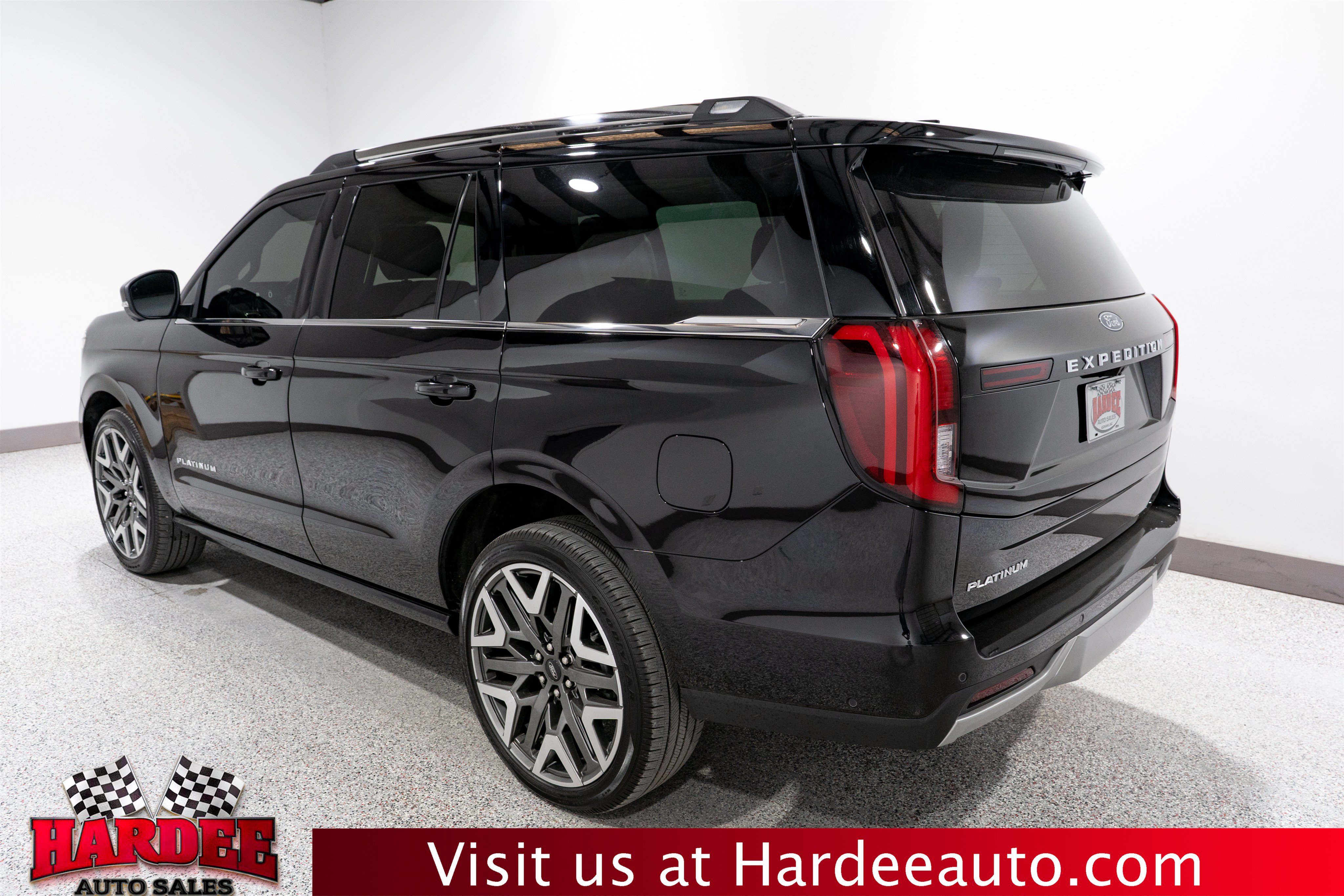 Used 2025 Ford Expedition Platinum w/ Platinum Ultimate Package AWD/4WD image 3