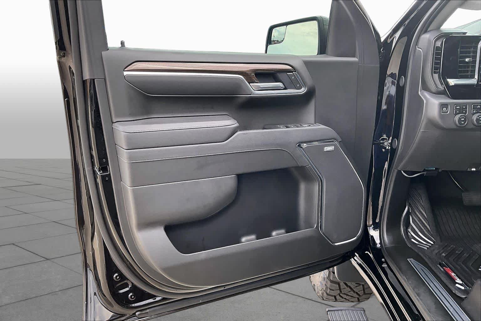 Certified 2025 Chevrolet Silverado 1500 LT Trail Boss w/ Convenience Package II AWD/4WD image 21
