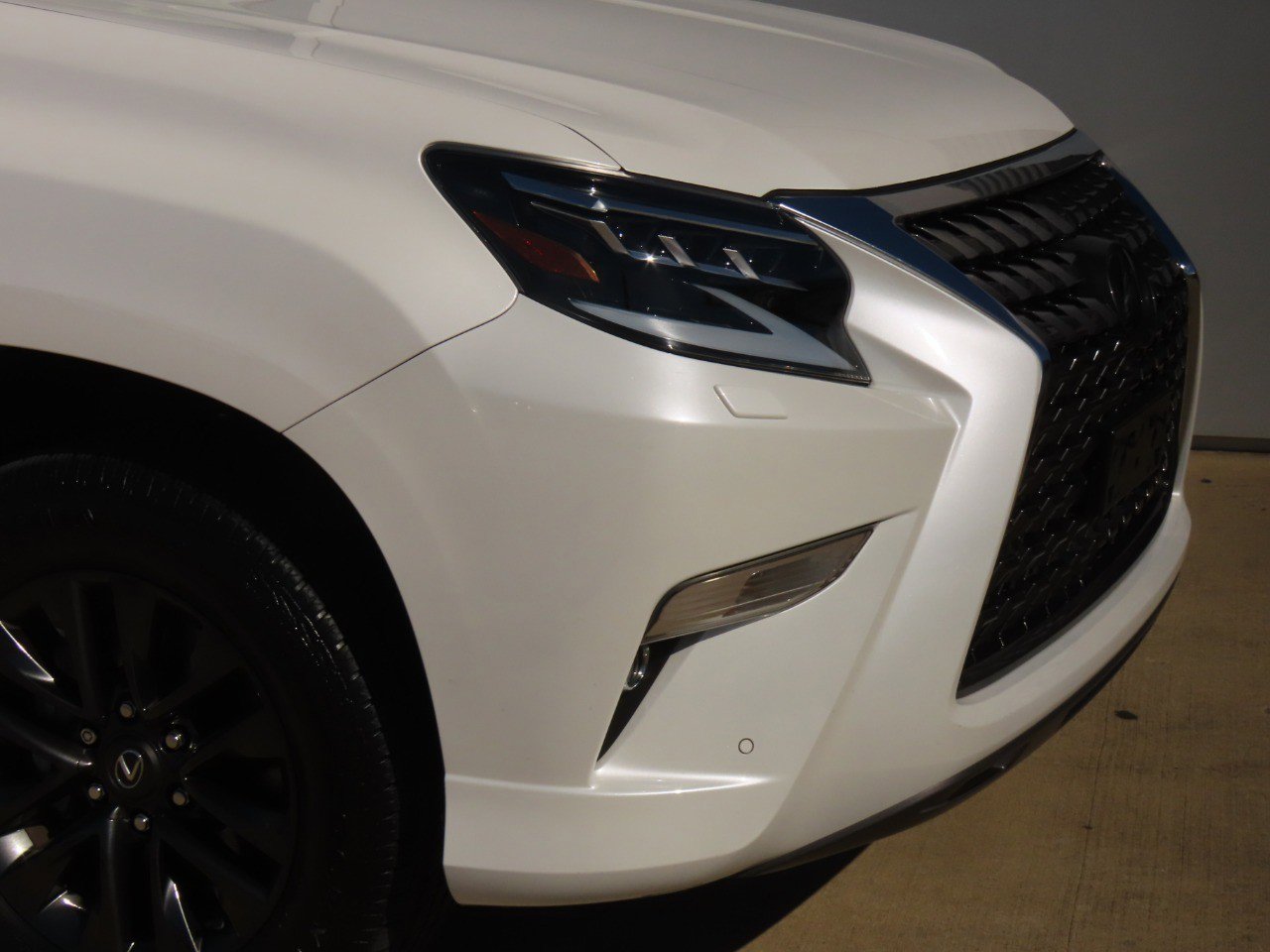 Used 2020 Lexus GX 460 Premium w/ Premium Package image 5