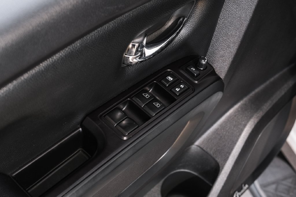Used 2019 Nissan Titan SL w/ Midnight Edition RWD image 47