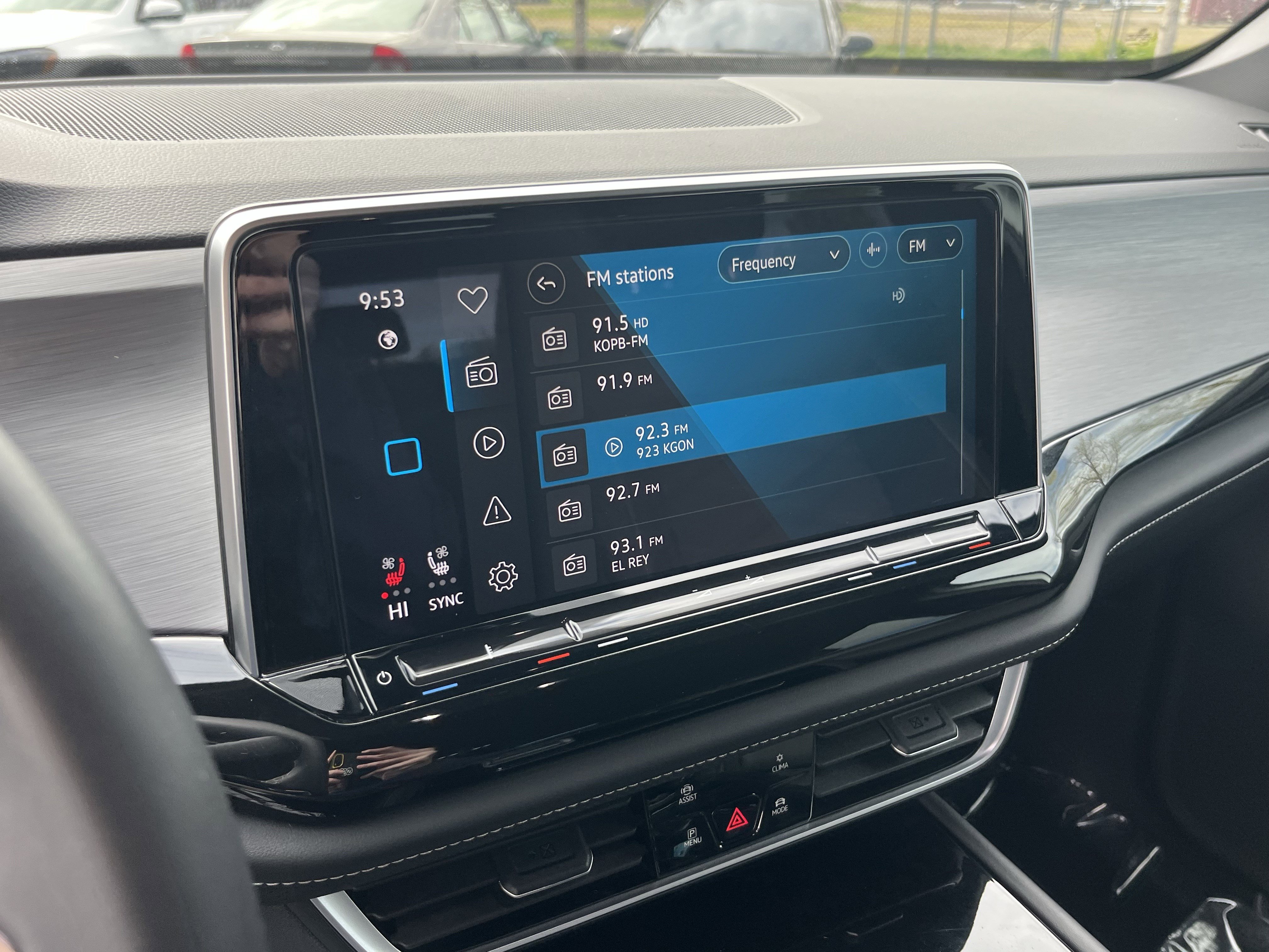 Used 2025 Volkswagen Atlas Cross Sport SE AWD/4WD image 21