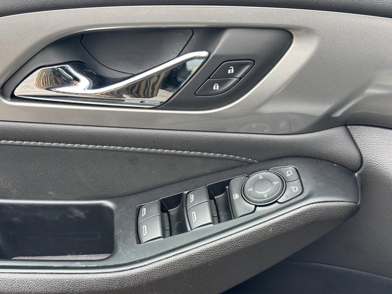Certified 2023 Chevrolet Traverse LT FWD image 19