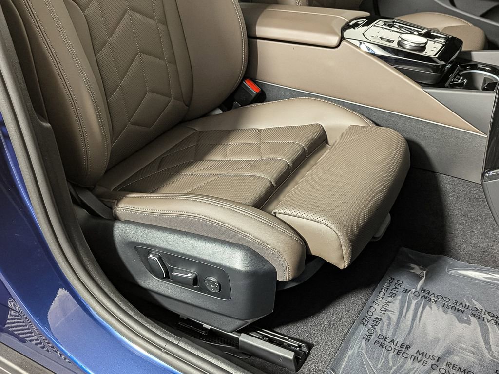 Used 2025 BMW 530i xDrive w/ Premium Package image 27