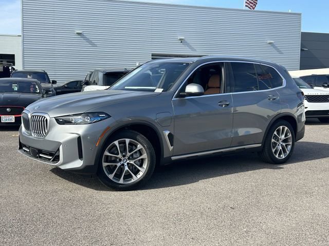 New 2026 BMW X5 xDrive50e w/ Climate Comfort Package AWD/4WD image 2