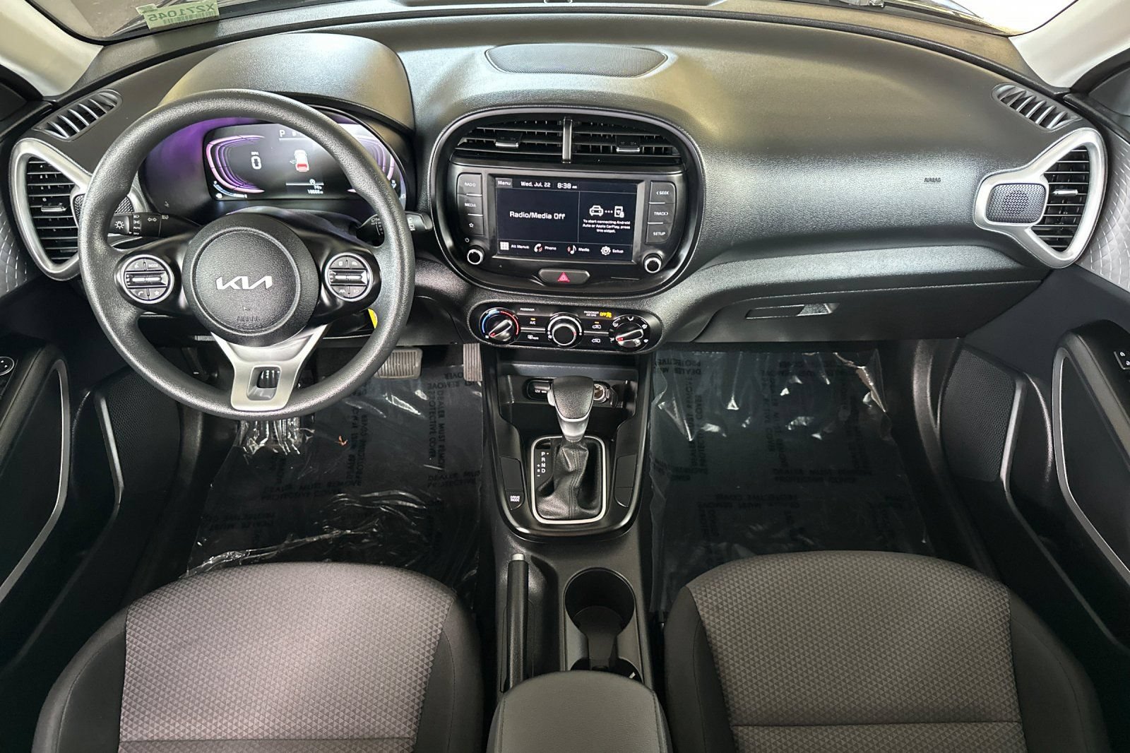 Used 2025 Kia Soul LX w/ LX Technology Package FWD image 14