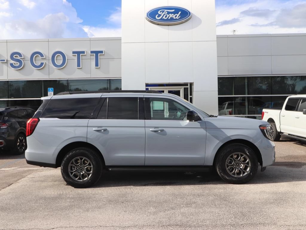 Used 2025 Ford Expedition Active RWD image 18