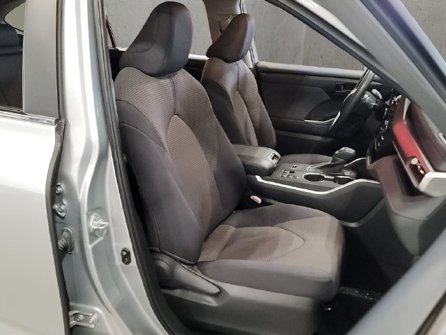 Used 2023 Toyota Highlander L FWD image 39