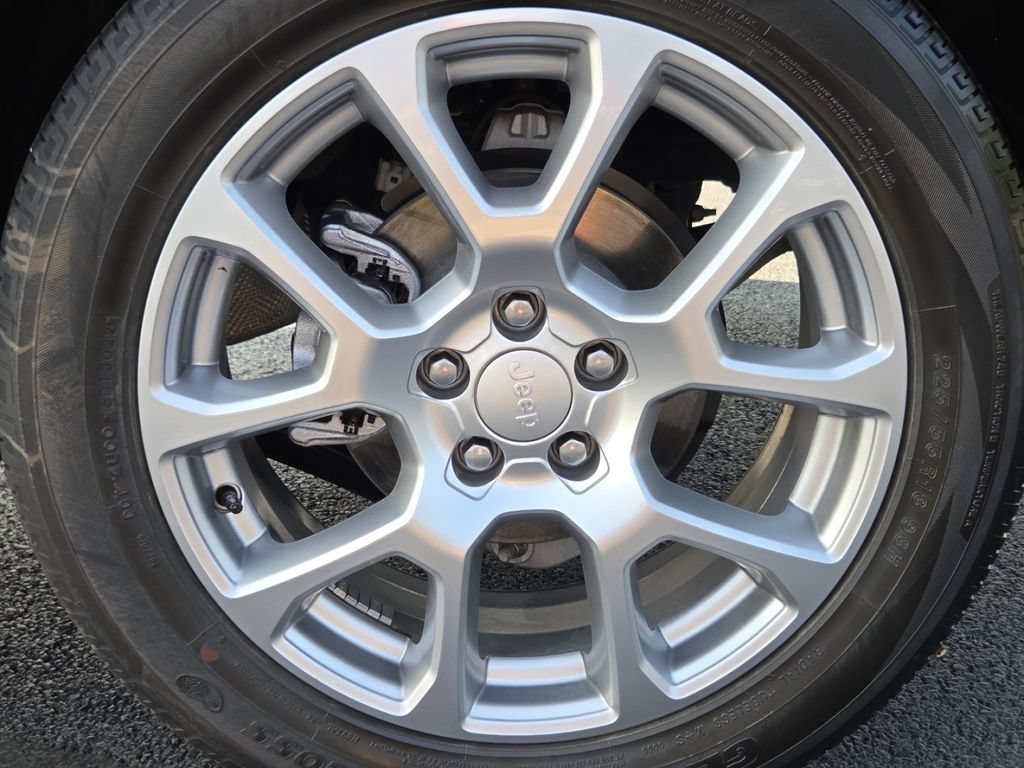 Used 2023 Jeep Compass Latitude AWD/4WD image 13