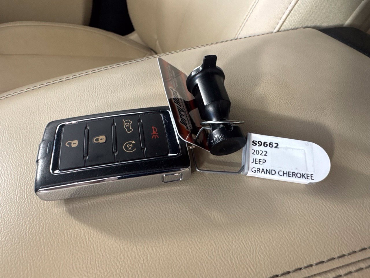 Used 2022 Jeep Grand Cherokee Limited 4xe w/ MOPAR Finishing Package AWD/4WD image 2