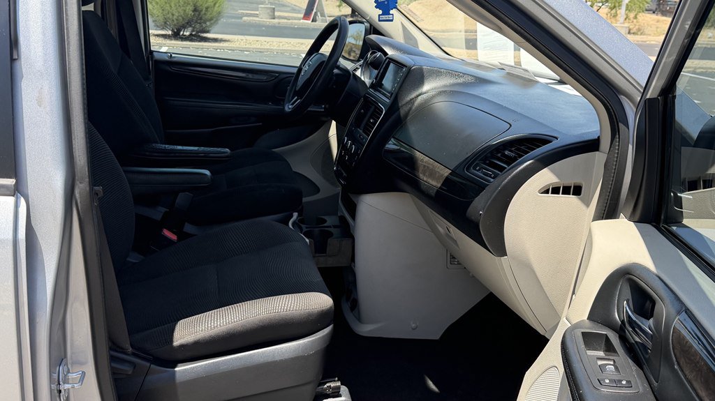 Used 2020 Dodge Grand Caravan SE w/ UConnect Hands-Free Group FWD image 9