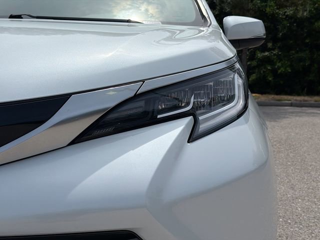 Used 2022 Toyota Sienna Limited FWD image 9