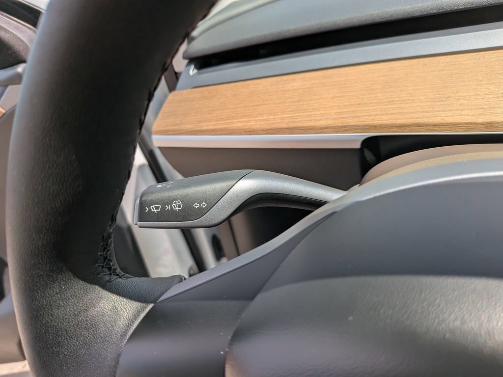 Used 2024 Tesla Model Y Long Range AWD/4WD image 31