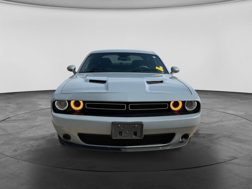Used 2022 Dodge Challenger SXT RWD image 2