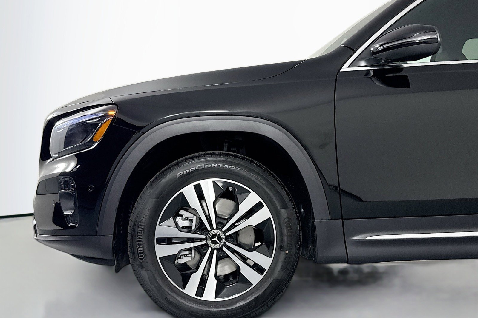 New 2025 Mercedes-Benz GLB 250 image 9