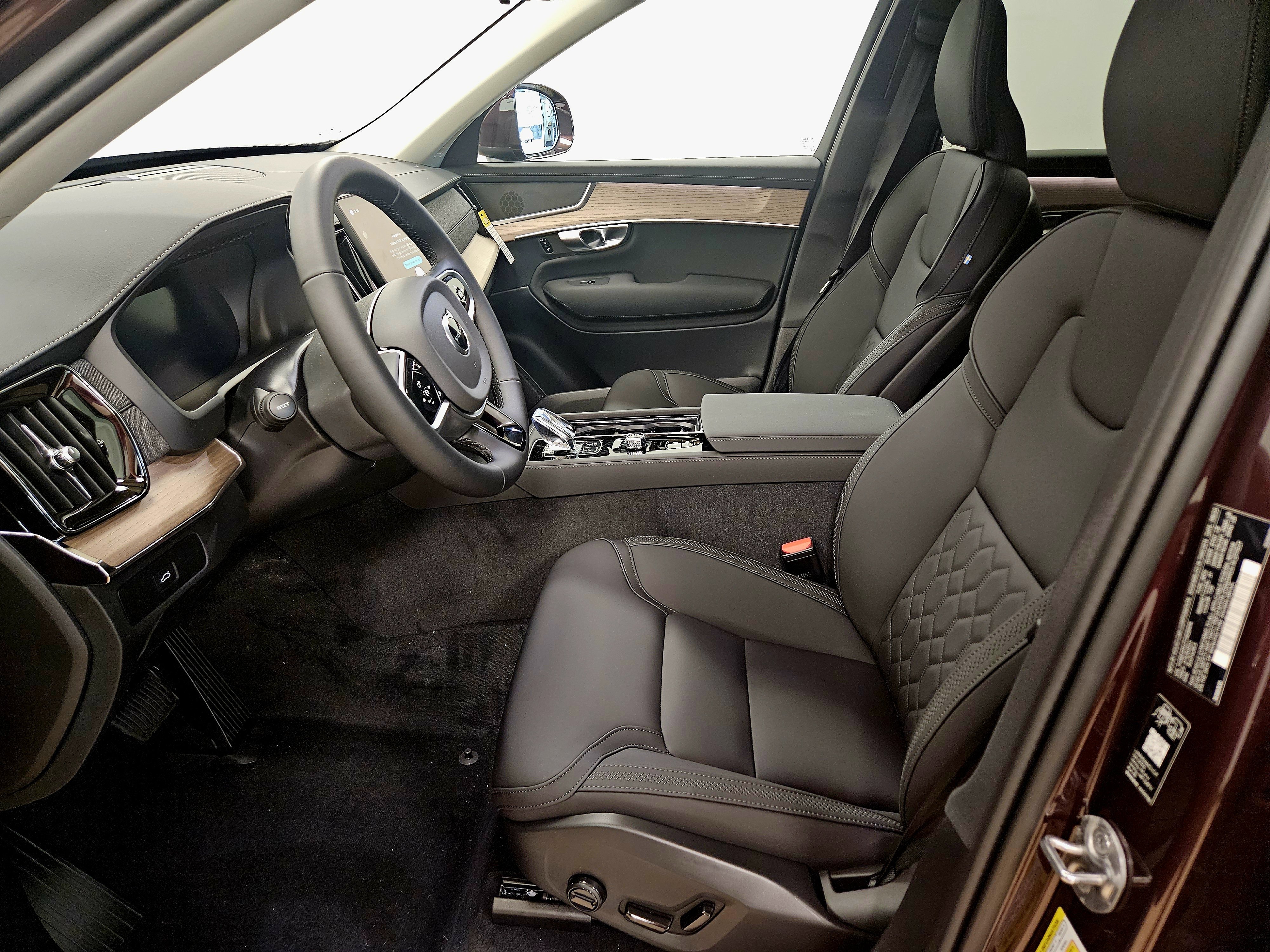 New 2026 Volvo XC90 B5 Core w/ Protection Package Premier image 10