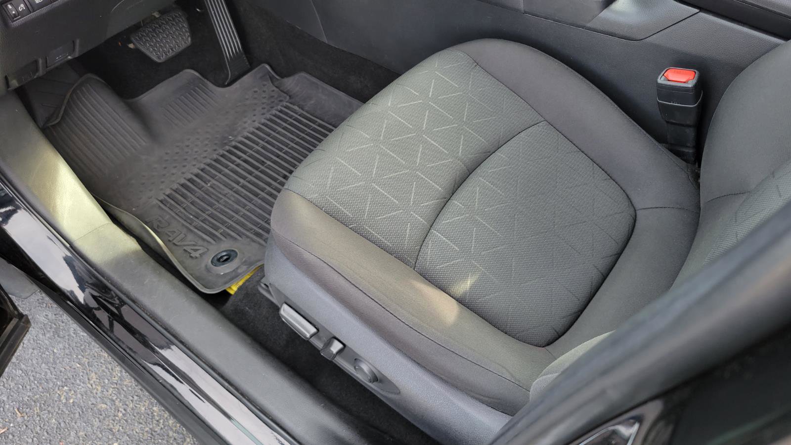 Used 2023 Toyota RAV4 XLE w/ Convenience Package image 19