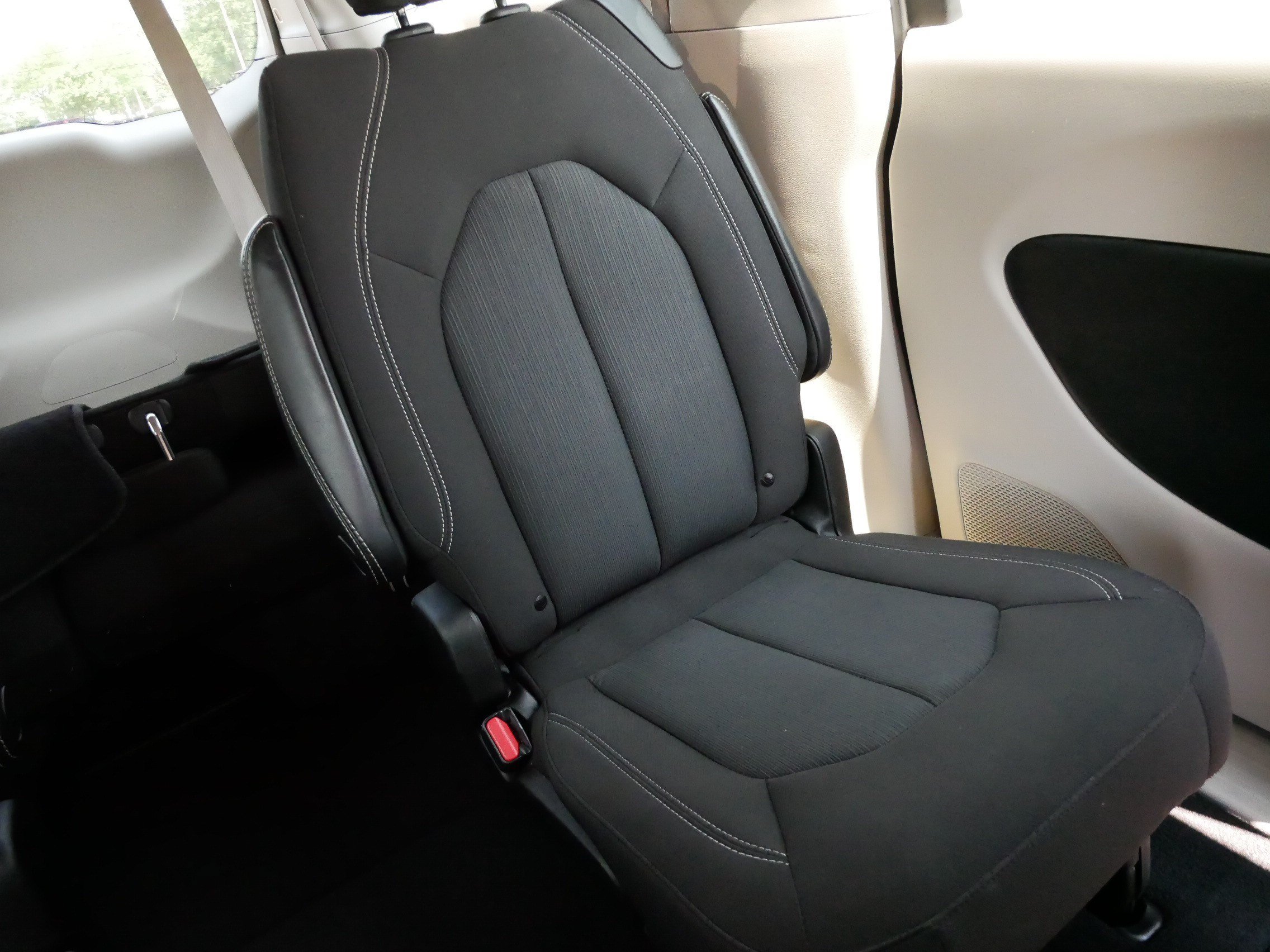 Used 2023 Chrysler Voyager LX FWD image 14