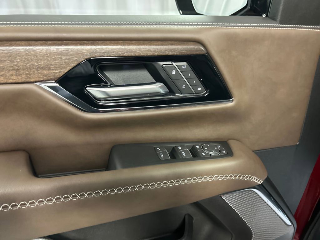 New 2026 GMC Yukon XL Denali Ultimate w/ LPO, Floor Liner Package AWD/4WD image 12