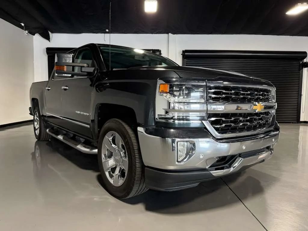 Used 2018 Chevrolet Silverado 1500 LTZ w/ LTZ Plus Package AWD/4WD image 3
