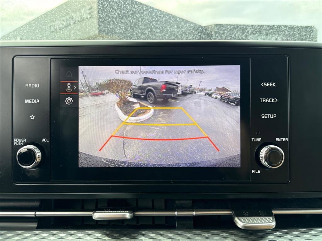 Used 2023 Kia Carnival LX image 15