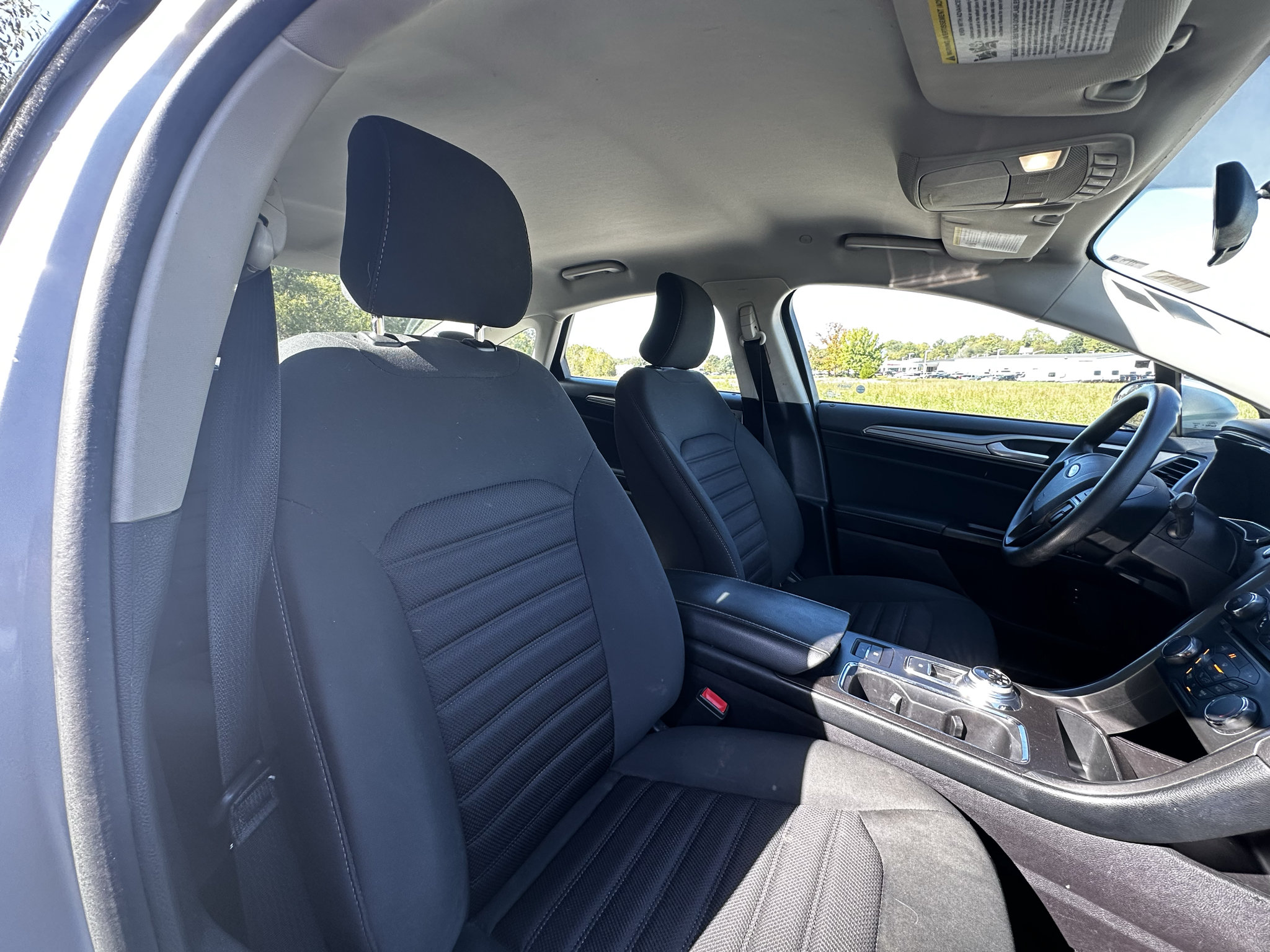 Used 2018 Ford Fusion SE FWD image 27