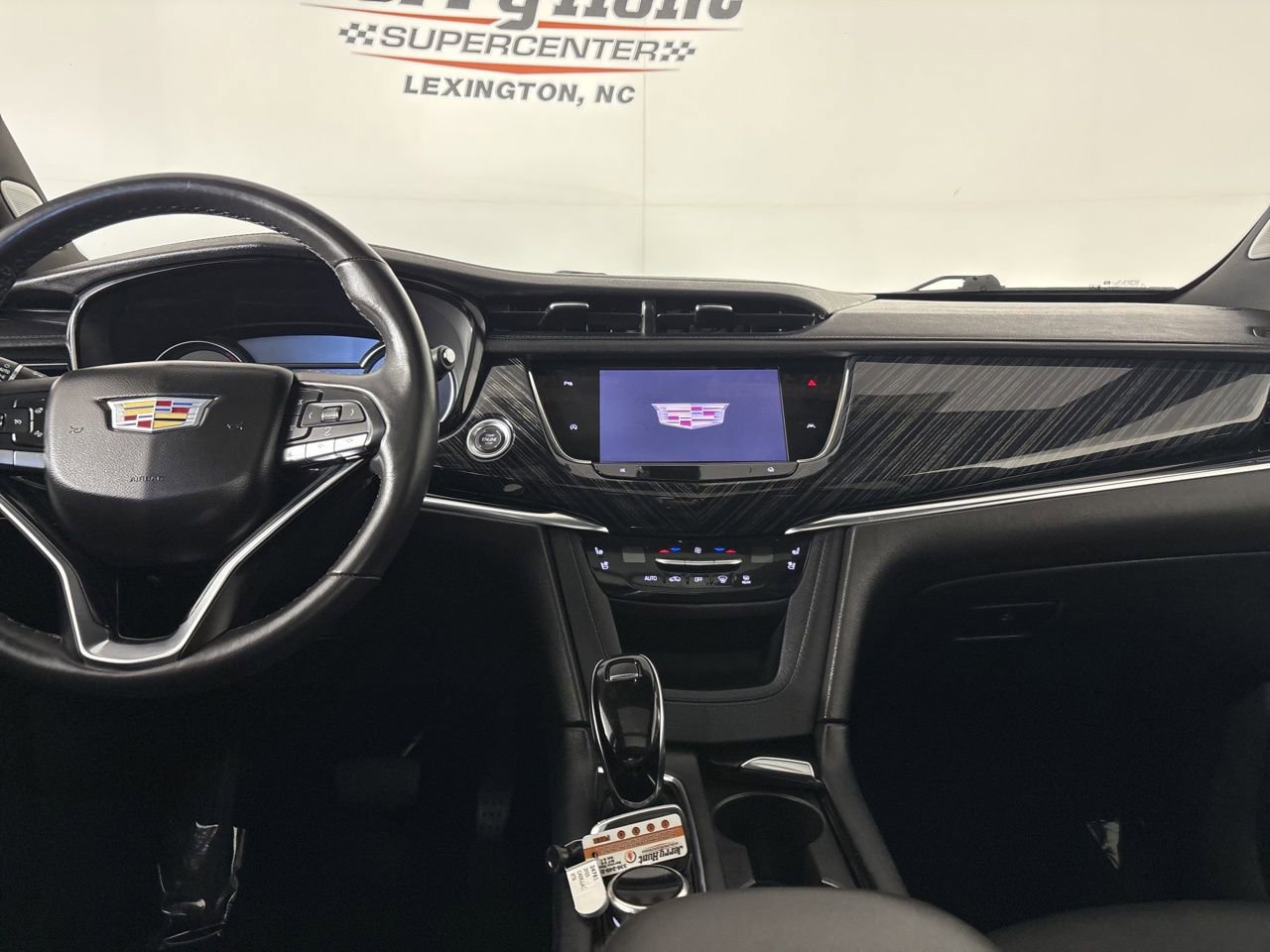 Used 2025 Cadillac XT6 Premium Luxury image 24