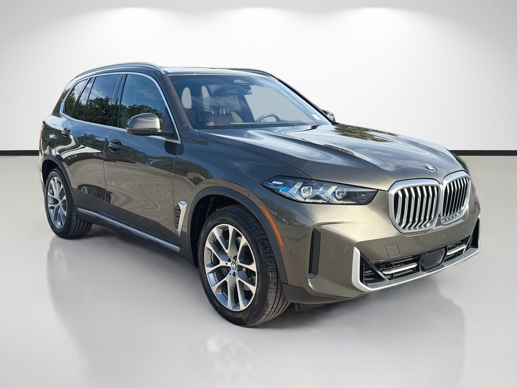 Used 2024 BMW X5 xDrive40i w/ Premium Package AWD/4WD image 1