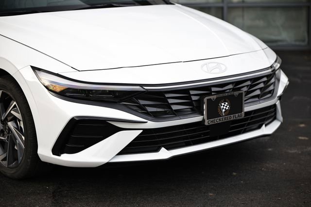 Certified 2025 Hyundai Elantra Limited image 2