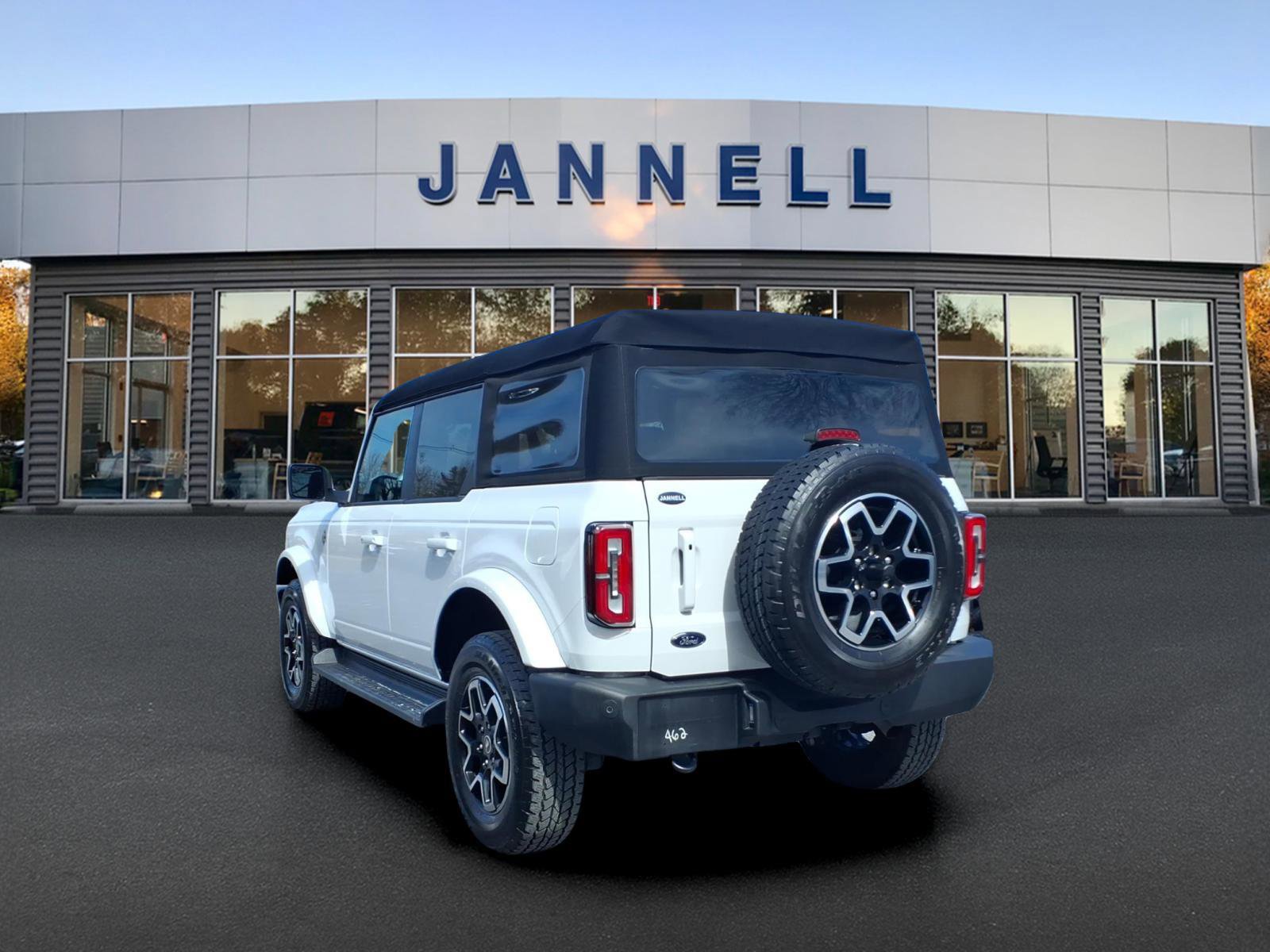 Used 2025 Ford Bronco Outer Banks image 7