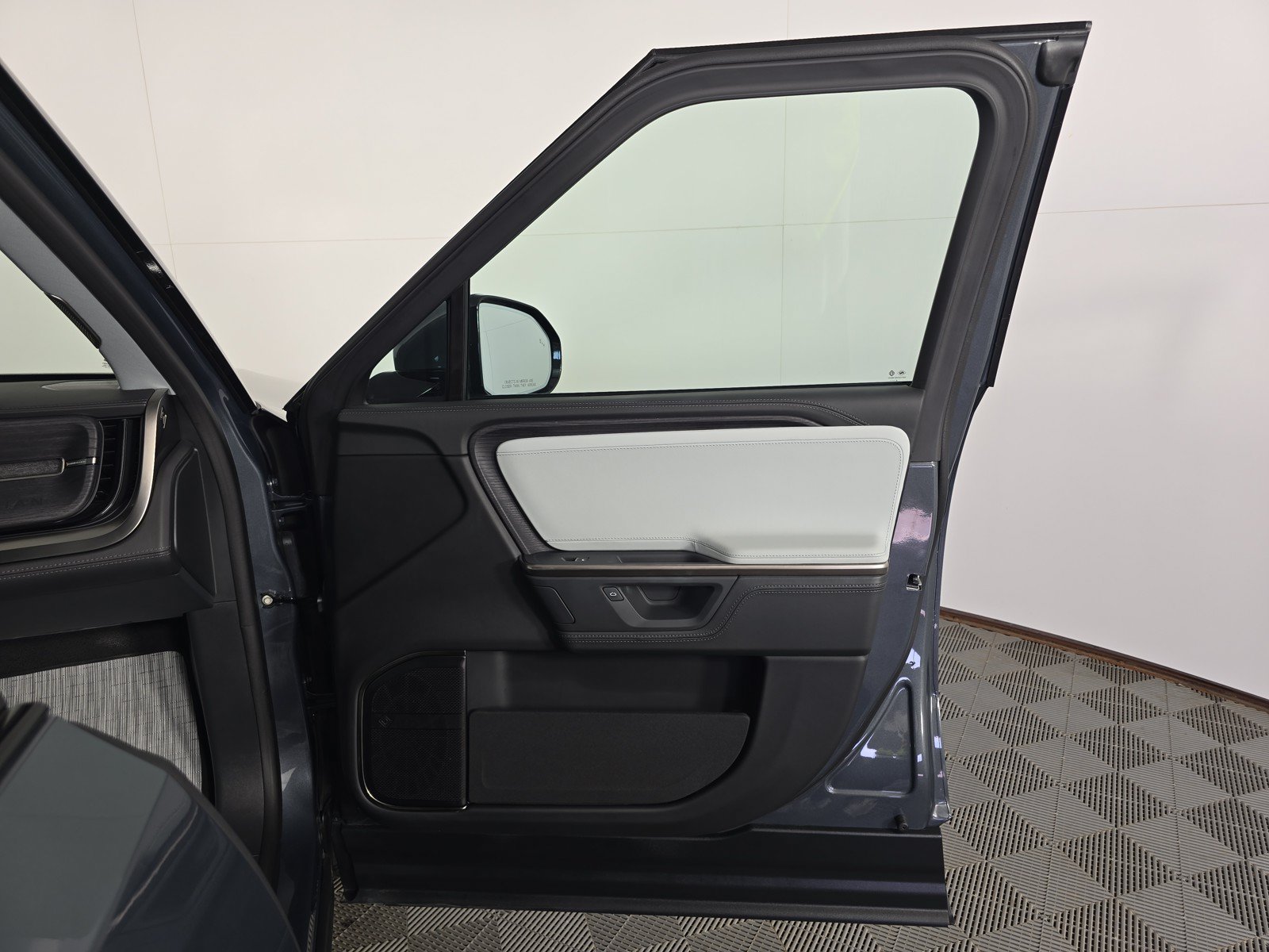 Used 2025 Rivian R1T Adventure AWD/4WD image 18