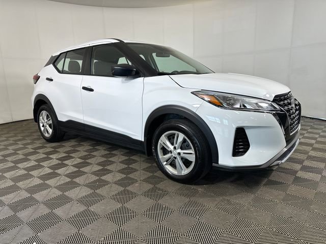 Used 2025 Nissan Kicks Play S image 2