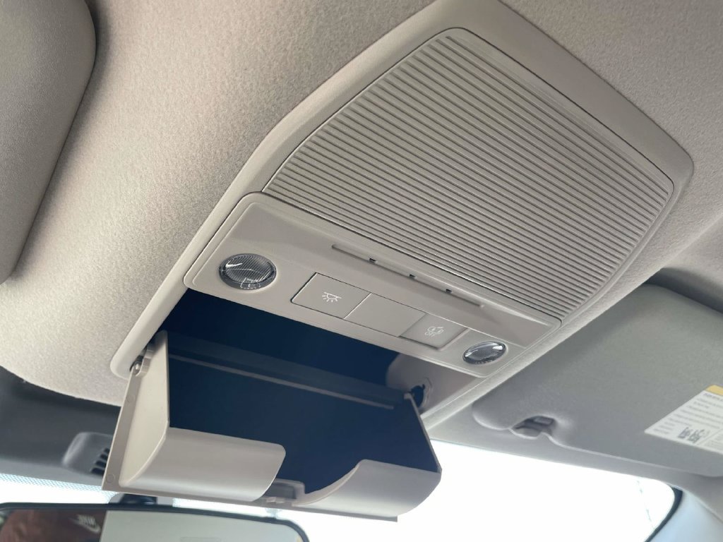 New 2027 Nissan Sentra SR w/ Floor Mat Package FWD image 18