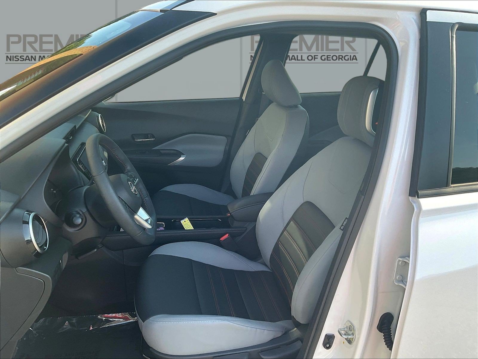 Used 2024 Nissan Kicks SR w/ SR Premium Package FWD image 23