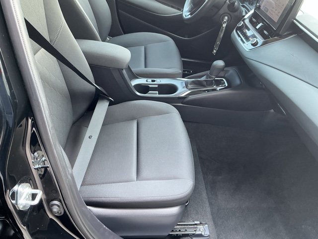 Used 2025 Toyota Corolla LE FWD image 18