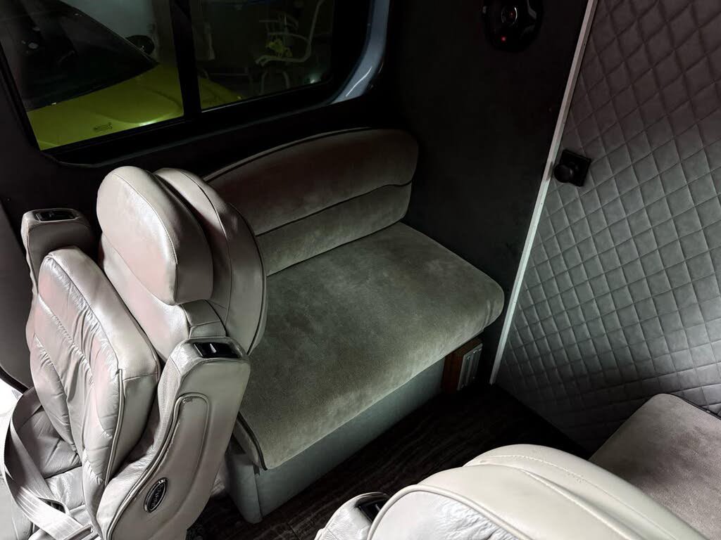 Used 2015 Freightliner Sprinter 2500 RWD image 28