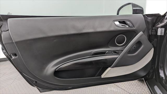 Used 2011 Audi R8 V10 w/ Enhanced Leather Pkg image 12
