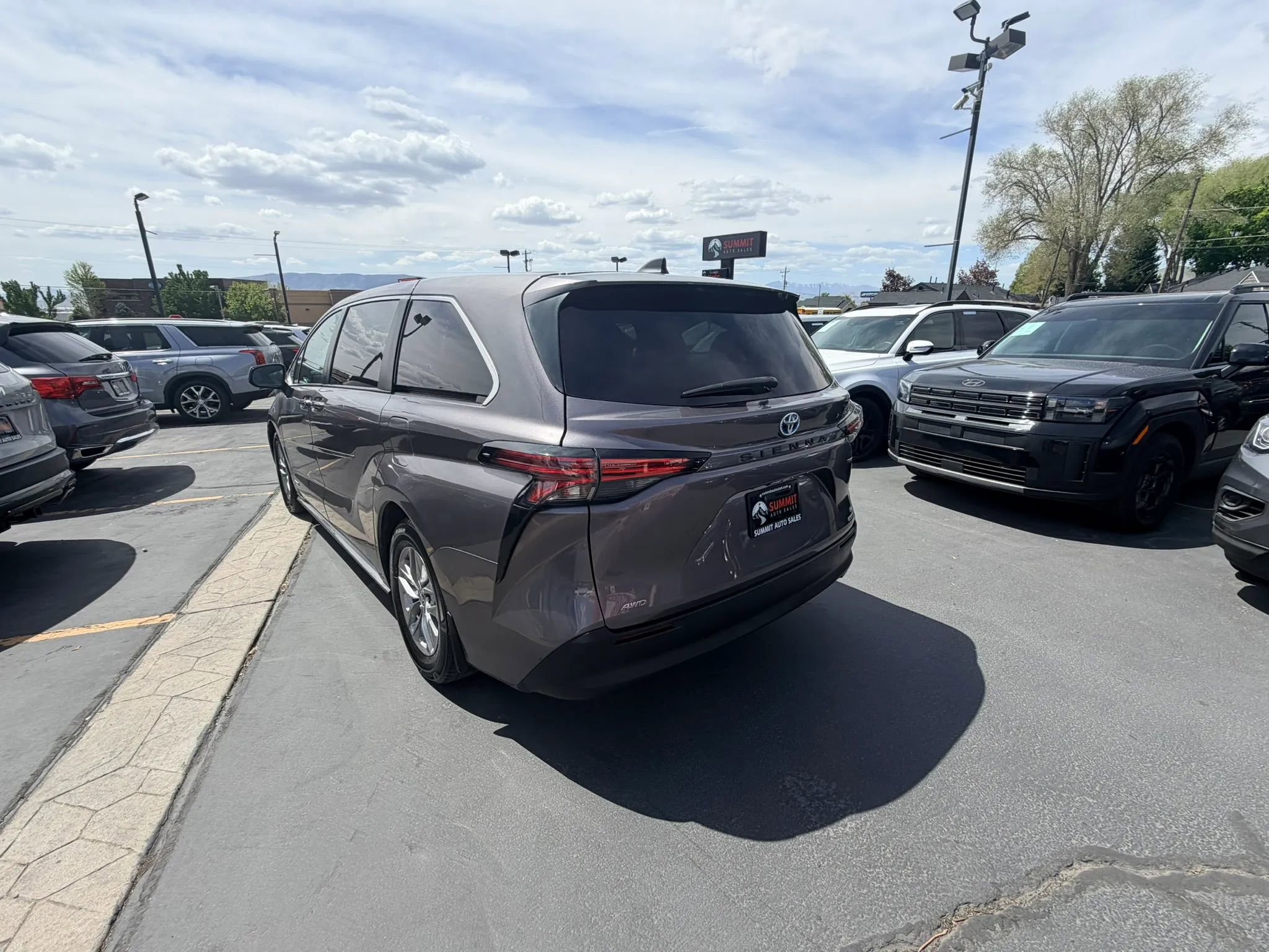 Used 2021 Toyota Sienna LE AWD/4WD image 6