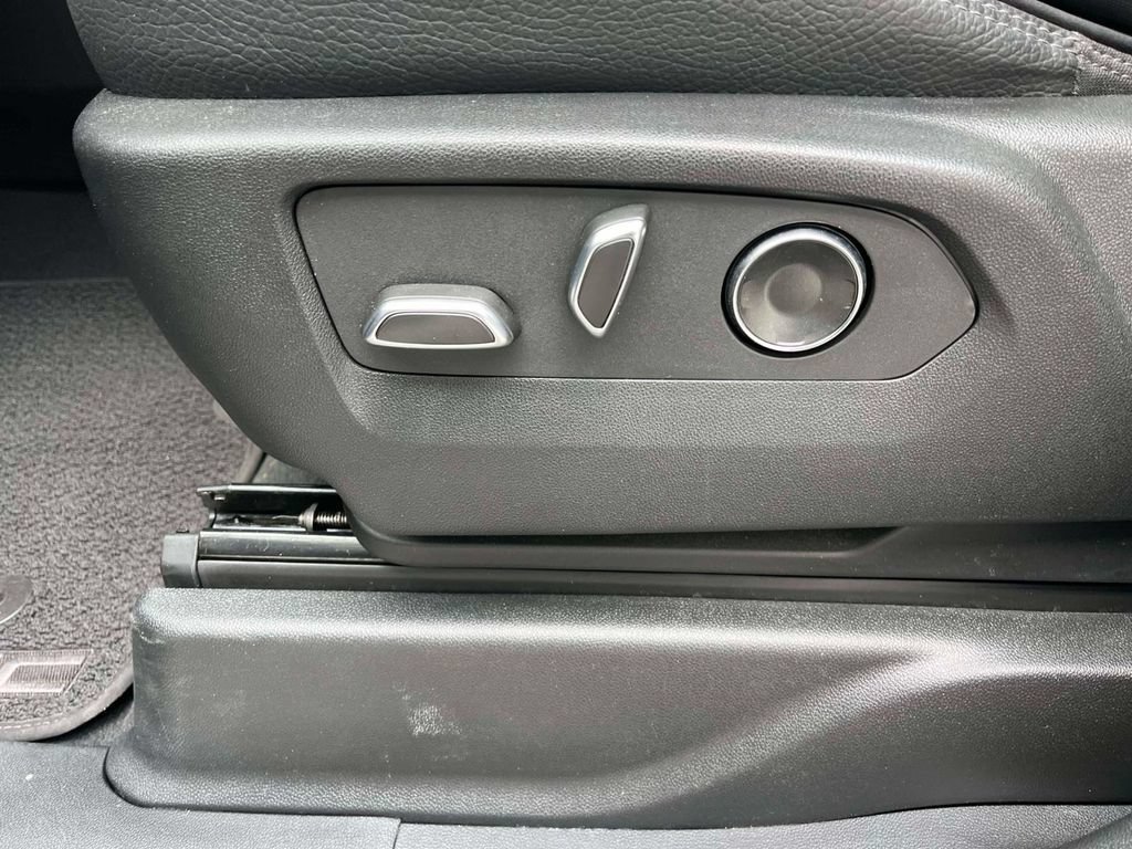 Used 2023 GMC Yukon XL Denali AWD/4WD image 30