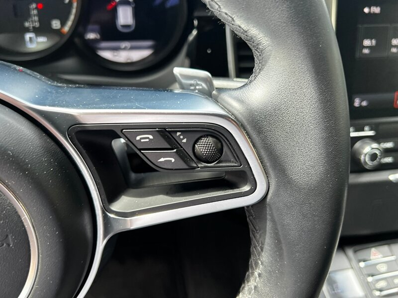 Used 2017 Porsche Macan Turbo AWD/4WD image 33