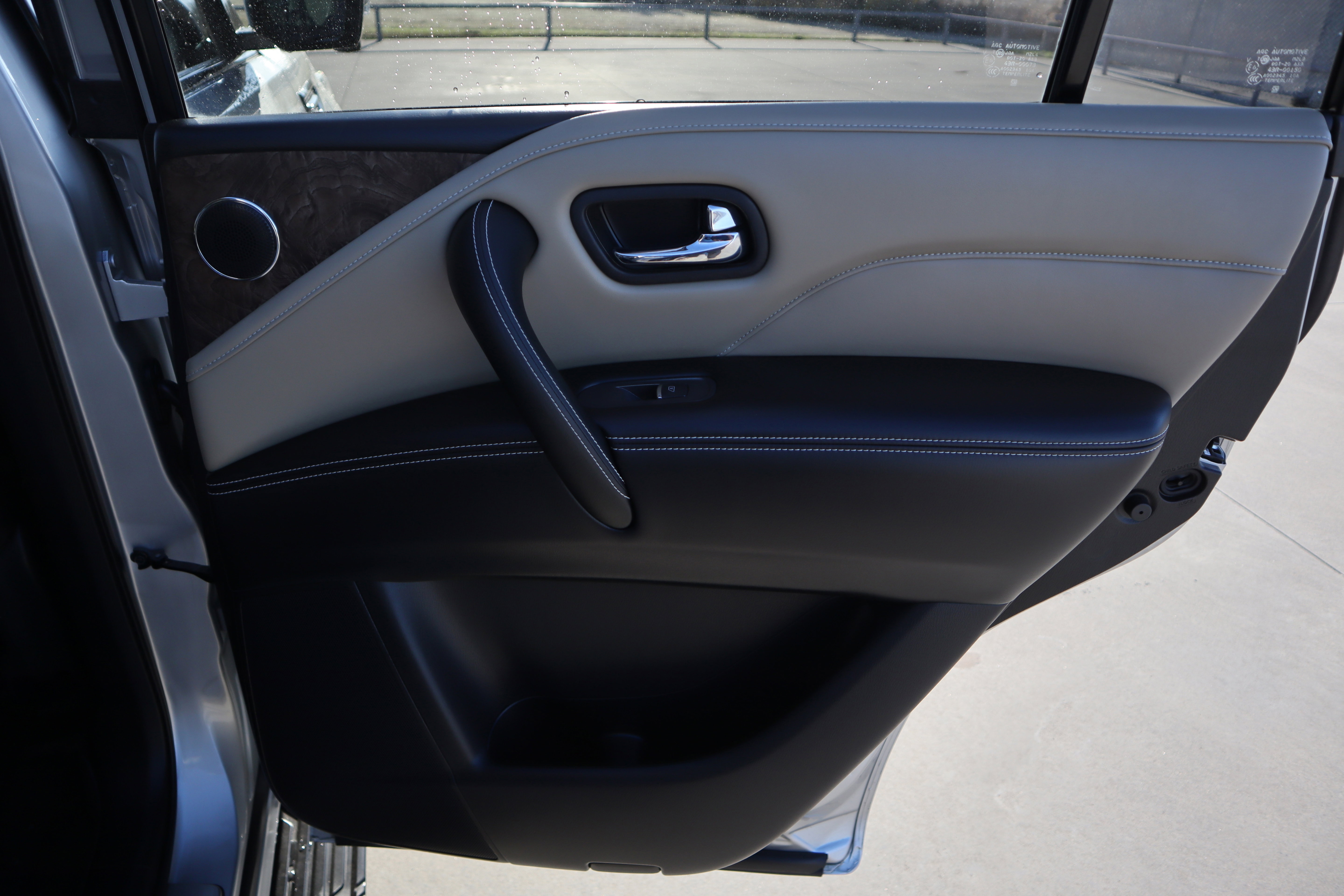 Used 2022 INFINITI QX80 Premium Select w/ Cargo Package image 12