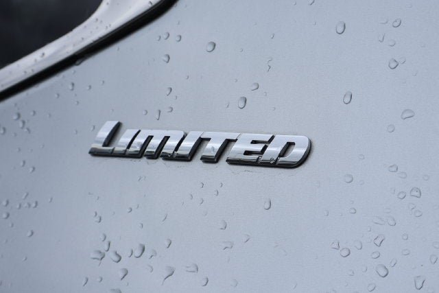 Used 2025 Toyota Tundra Limited AWD/4WD image 9