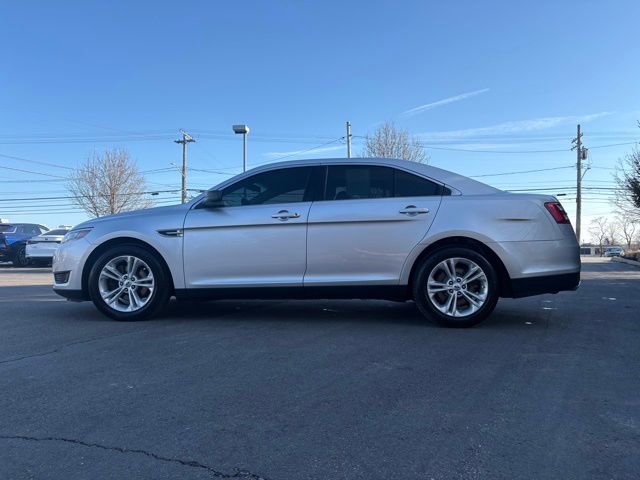 Used 2016 Ford Taurus SE FWD image 2