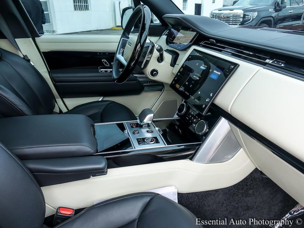 Used 2023 Land Rover Range Rover Long Wheelbase SE image 28