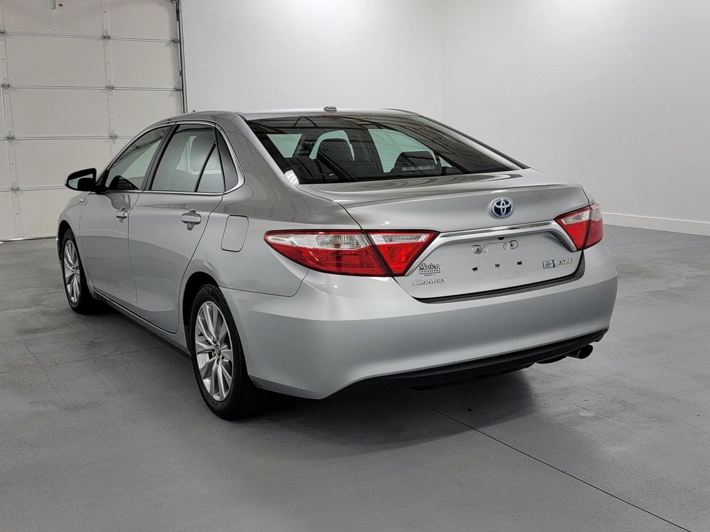 Used 2015 Toyota Camry XLE w/ Moonroof Package FWD image 6