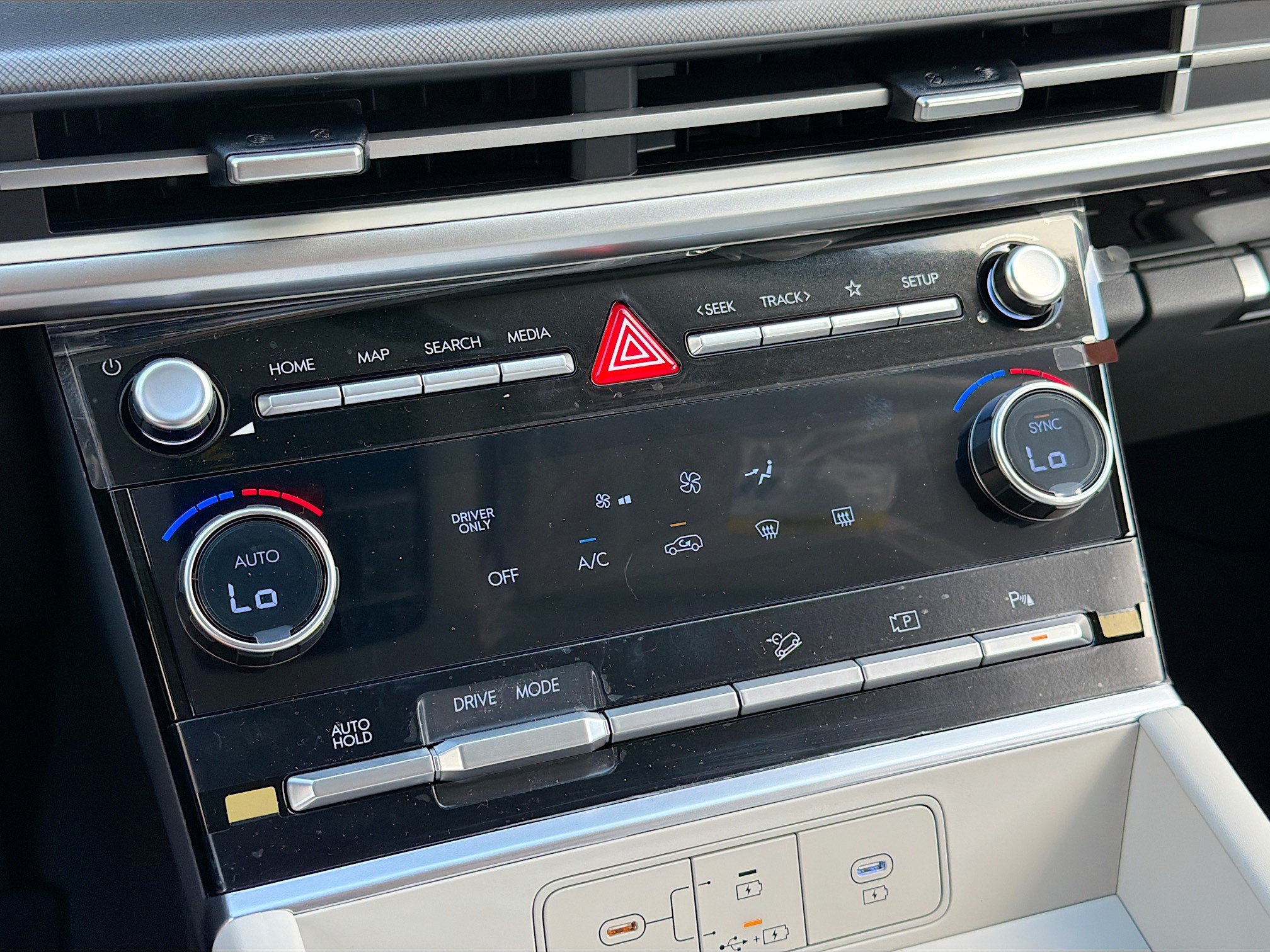 New 2026 Hyundai Santa Fe SE FWD image 32