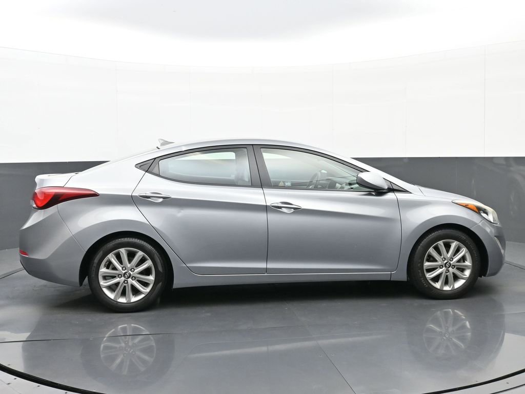 Used 2016 Hyundai Elantra SE w/ Option Group 02 image 2