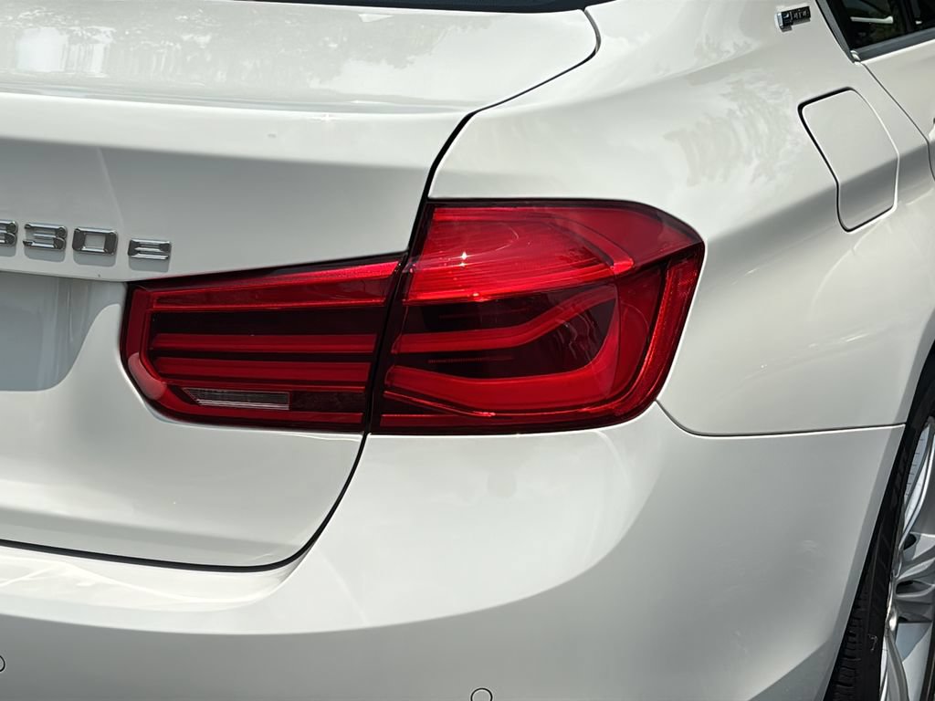 Used 2018 BMW 330e w/ Convenience Package RWD image 44