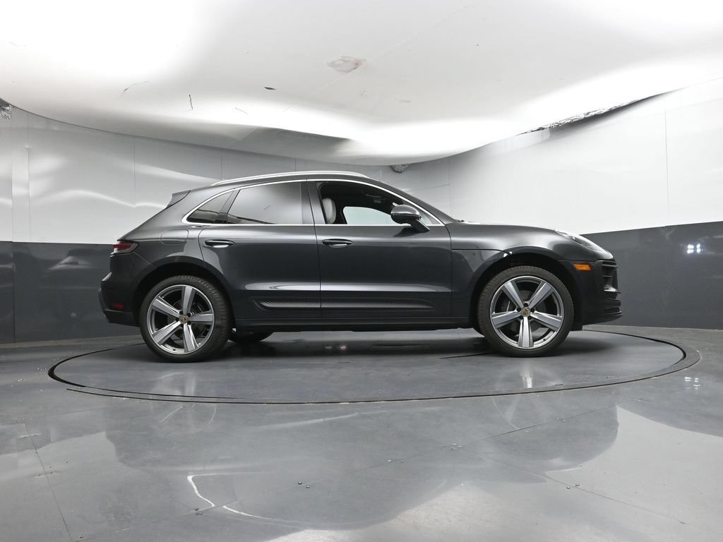 Certified 2024 Porsche Macan AWD/4WD image 30